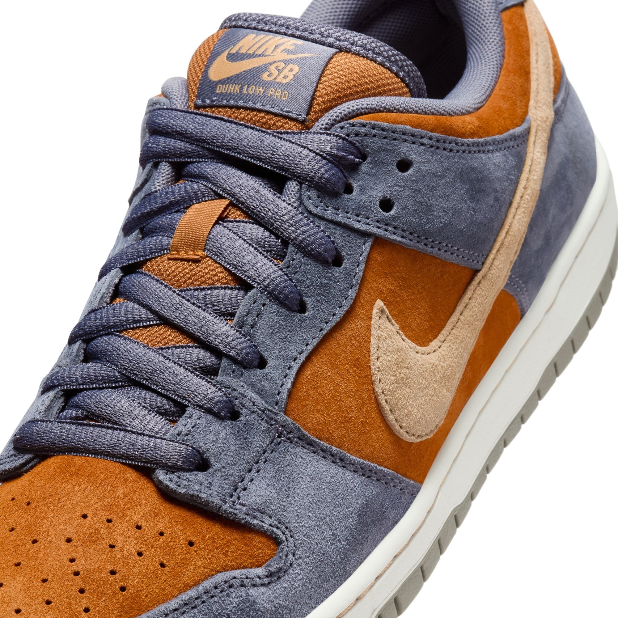 Nike SB Dunk Low Pro  - Light Carbon/Sesame